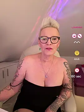 German Milf online show from 05/28/26, 01:08