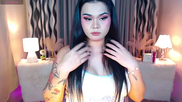 Snapshot of Ella_Fantasiax chatting on 11/10/25, 04:17 Ella Fantasiax online show from 11/10/25, 04:17