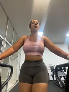 daniela henao online show from 06/12/26, 01:48