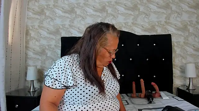 Keira Lennox online show from 10/21/25, 11:33