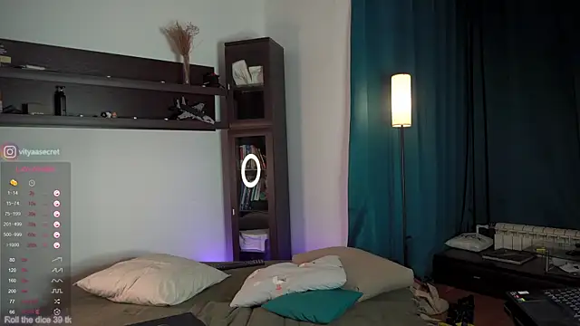 VIktorSecret online show from 10/14/25, 04:13