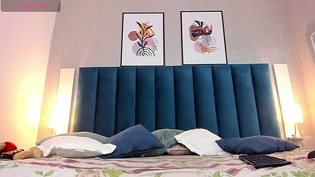 MiaMidnnightt online show from 12/24/24, 11:49