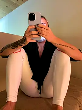 EmaSalis online show from 09/19/25, 08:27