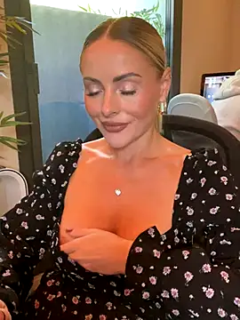 EmaSalis online show from 09/25/25, 09:24