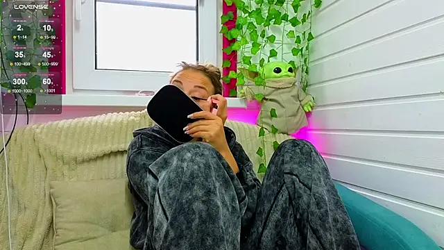 Misss Vikk online show from 09/20/25, 06:25