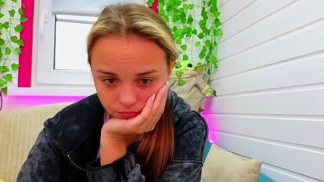 Misss Vikk online show from 09/21/25, 06:26