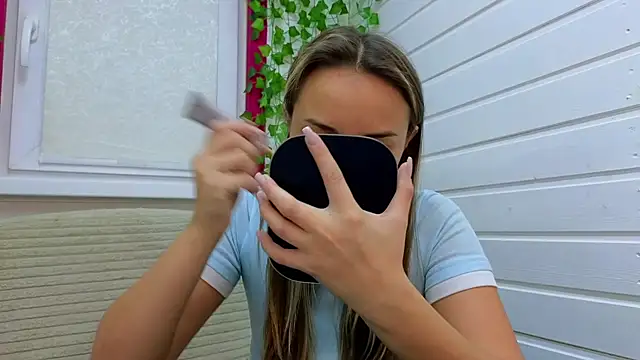 Misss Vikk online show from 10/25/25, 06:43