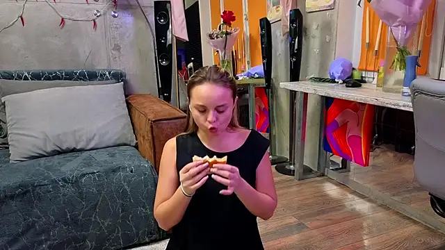 Misss Vikk online show from 11/17/25, 02:45