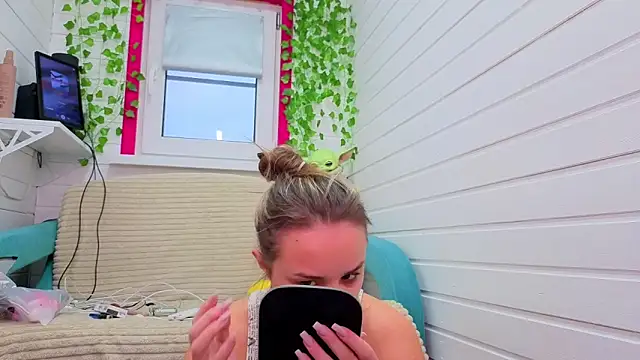 Misss Vikk online show from 11/20/25, 06:35