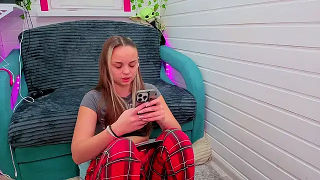 Misss Vikk online show from 11/25/25, 07:30