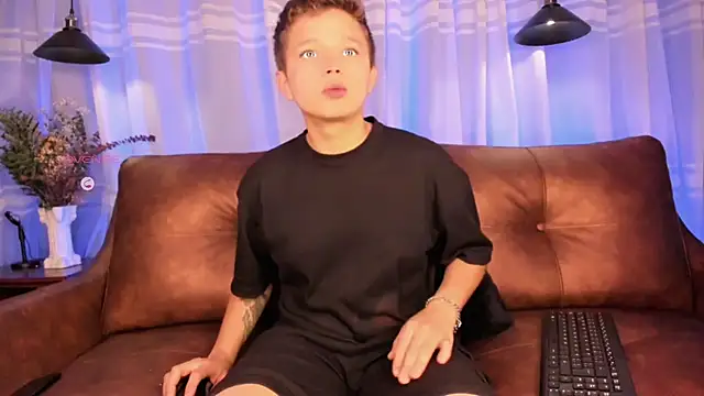 Snapshot of Tim_wolf chatting on 10/28/25, 01:36 Tim wolf online show from 10/28/25, 01:36