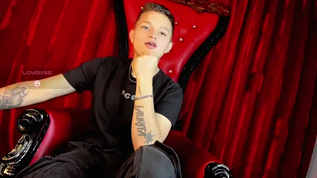 Snapshot of Tim_wolf chatting on 12/05/25, 08:38 Tim wolf online show from 12/05/25, 08:38