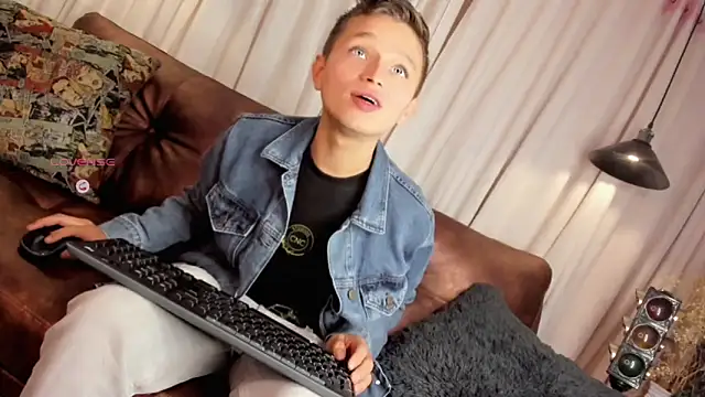 Snapshot of Tim_wolf chatting on 12/15/25, 11:09 Tim wolf online show from 12/15/25, 11:09