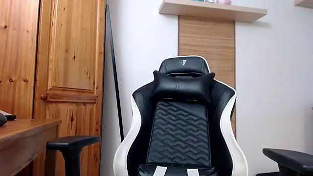 Lisakisss online show from 10/18/25, 05:54