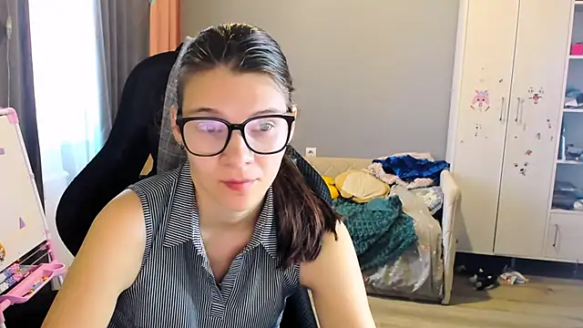 Snapshot of MollyLollipop chatting on 09/26/25, 02:15 MollyLollipop online show from 09/26/25, 02:15