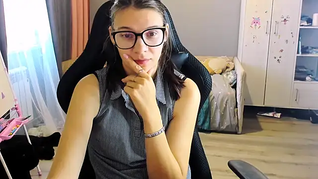 Snapshot of MollyLollipop chatting on 09/27/25, 04:28 MollyLollipop online show from 09/27/25, 04:28