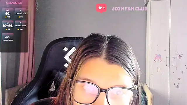 Snapshot of MollyLollipop chatting on 09/29/25, 04:50 MollyLollipop online show from 09/29/25, 04:50