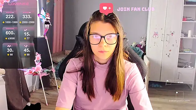 Snapshot of MollyLollipop chatting on 10/06/25, 04:10 MollyLollipop online show from 10/06/25, 04:10