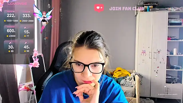 Snapshot of MollyLollipop chatting on 10/07/25, 06:43 MollyLollipop online show from 10/07/25, 06:43