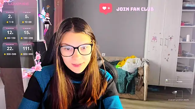 Snapshot of MollyLollipop chatting on 10/10/25, 04:22 MollyLollipop online show from 10/10/25, 04:22