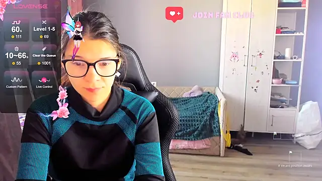 Snapshot of MollyLollipop chatting on 10/17/25, 04:26 MollyLollipop online show from 10/17/25, 04:26