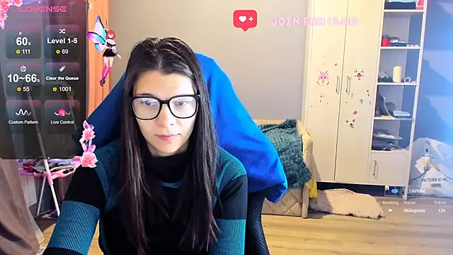 Snapshot of MollyLollipop chatting on 10/22/25, 01:39 MollyLollipop online show from 10/22/25, 01:39