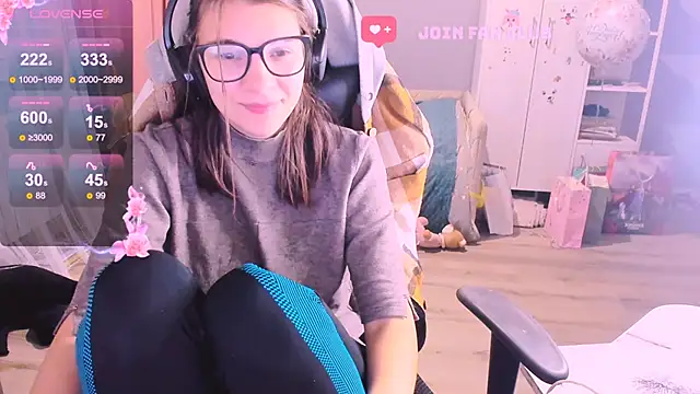 Snapshot of MollyLollipop chatting on 11/10/25, 01:59 MollyLollipop online show from 11/10/25, 01:59