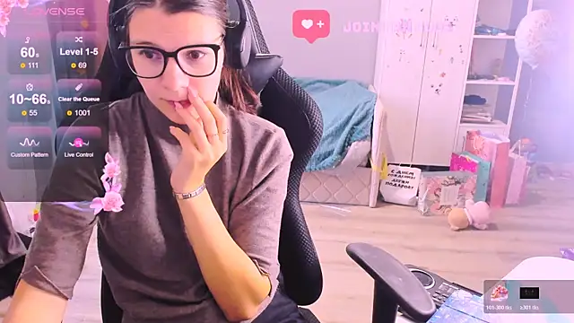 Snapshot of MollyLollipop chatting on 11/12/25, 04:57 MollyLollipop online show from 11/12/25, 04:57