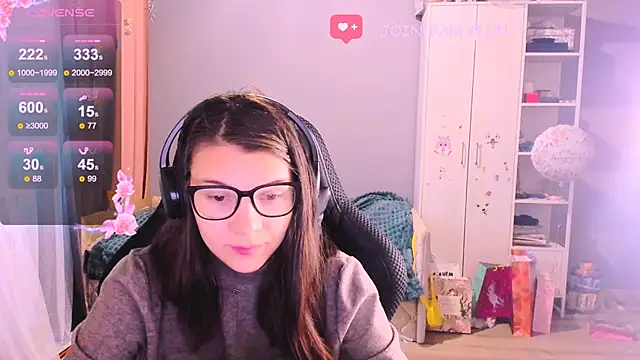 Snapshot of MollyLollipop chatting on 11/13/25, 02:43 MollyLollipop online show from 11/13/25, 02:43