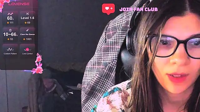 Snapshot of MollyLollipop chatting on 11/24/25, 04:51 MollyLollipop online show from 11/24/25, 04:51