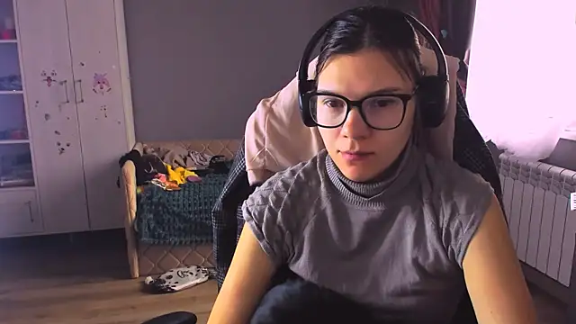 Snapshot of MollyLollipop chatting on 12/04/25, 04:22 MollyLollipop online show from 12/04/25, 04:22