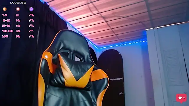 Snapshot of Adam_Hudsond chatting on 09/22/25, 01:24 Adam Hudsond online show from 09/22/25, 01:24