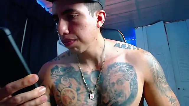 Snapshot of Adam_Hudsond chatting on 10/27/25, 04:11 Adam Hudsond online show from 10/27/25, 04:11