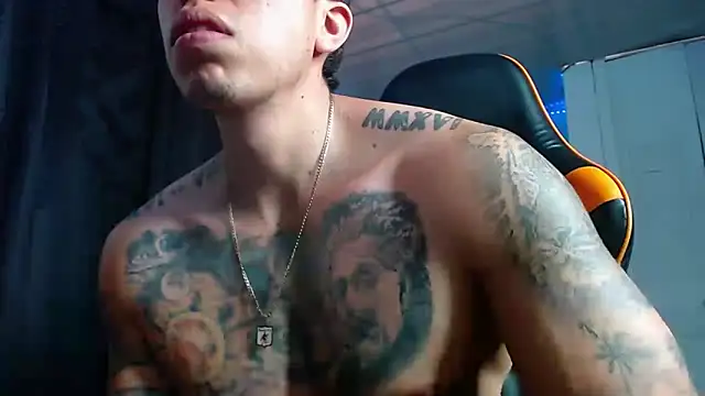 Snapshot of Adam_Hudsond chatting on 11/02/25, 05:26 Adam Hudsond online show from 11/02/25, 05:26