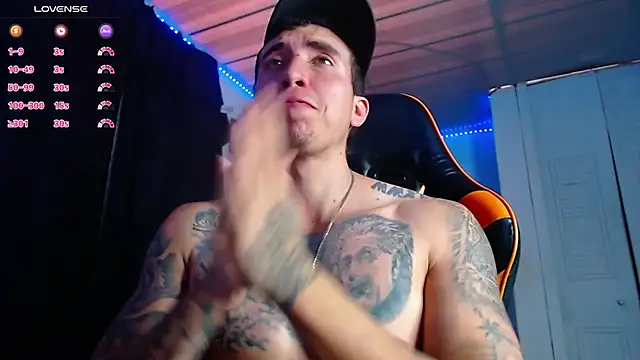 Snapshot of Adam_Hudsond chatting on 11/14/25, 04:17 Adam Hudsond online show from 11/14/25, 04:17