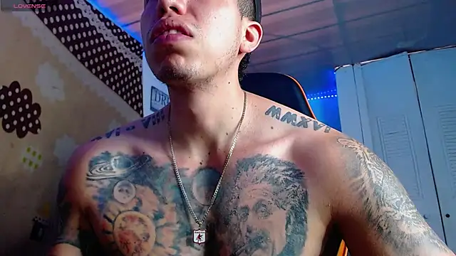 Snapshot of Adam_Hudsond chatting on 11/28/25, 03:04 Adam Hudsond online show from 11/28/25, 03:04