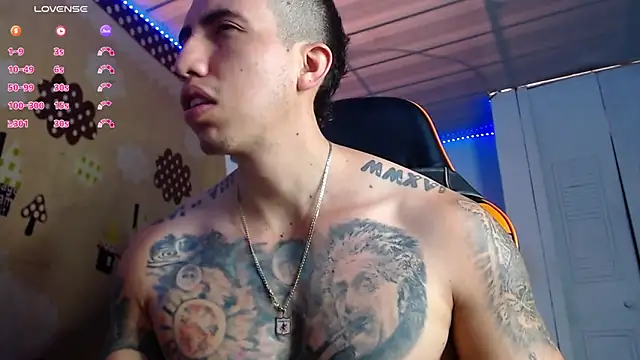 Snapshot of Adam_Hudsond chatting on 12/05/25, 01:52 Adam Hudsond online show from 12/05/25, 01:52