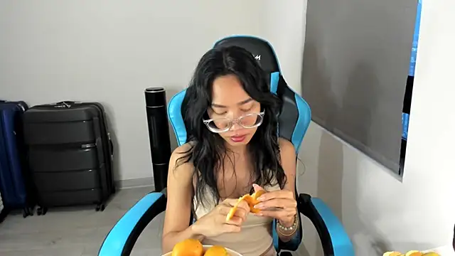 Snapshot of itsyourcassie chatting on 12/13/25, 11:54 itsyourcassie online show from 12/13/25, 11:54