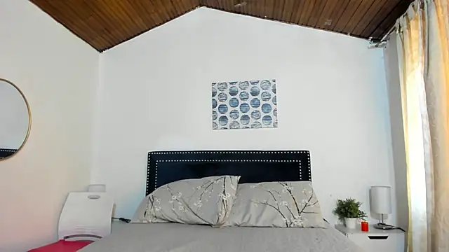 Snapshot of ZulyMichels chatting on 11/12/25, 12:27 ZulyMichels online show from 11/12/25, 12:27