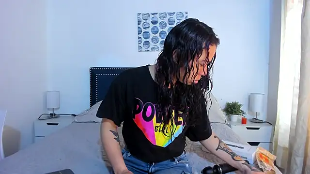 Snapshot of ZulyMichels chatting on 11/18/25, 12:42 ZulyMichels online show from 11/18/25, 12:42