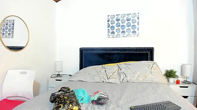 Snapshot of ZulyMichels chatting on 11/19/25, 12:38 ZulyMichels online show from 11/19/25, 12:38