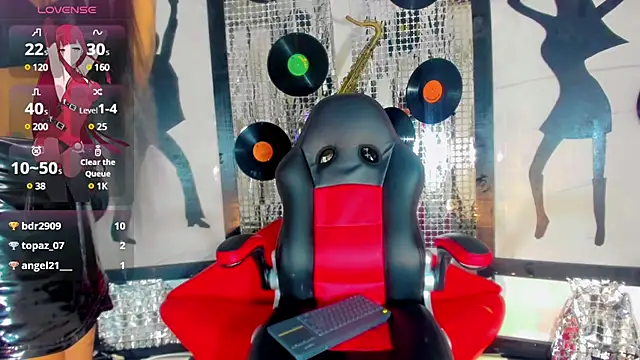 nickyminach  online show from 12/17/24, 01:39