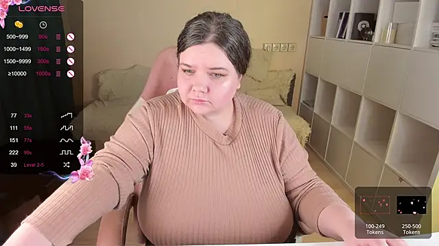 Snapshot of PlumPie chatting on 09/26/25, 07:29 PlumPie online show from 09/26/25, 07:29