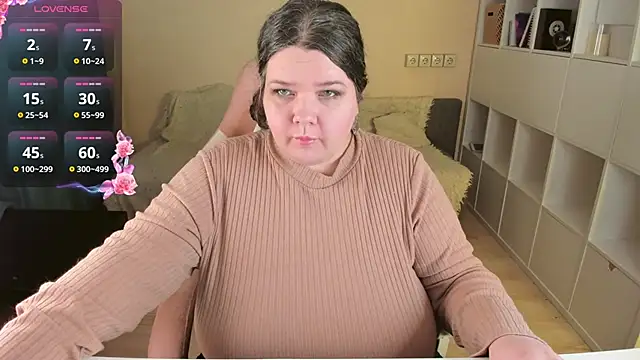 Snapshot of PlumPie chatting on 11/26/25, 05:14 PlumPie online show from 11/26/25, 05:14