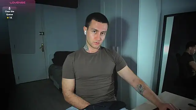 Snapshot of HonestAndrew chatting on 02/10/25, 04:04 HonestAndrew online show from 02/10/25, 04:04