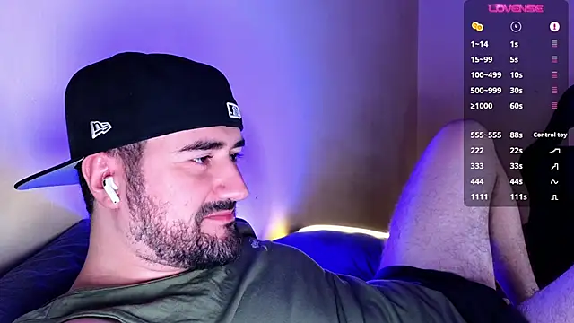 Snapshot of DominantTheo chatting on 03/04/25, 03:11 DominantTheo online show from 03/04/25, 03:11