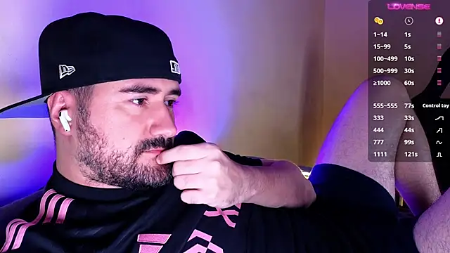 Snapshot of DominantTheo chatting on 03/17/25, 02:30 DominantTheo online show from 03/17/25, 02:30