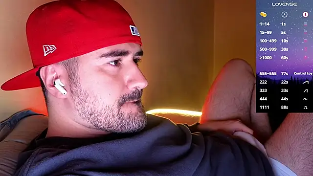 Snapshot of DominantTheo chatting on 11/11/25, 03:50 DominantTheo online show from 11/11/25, 03:50