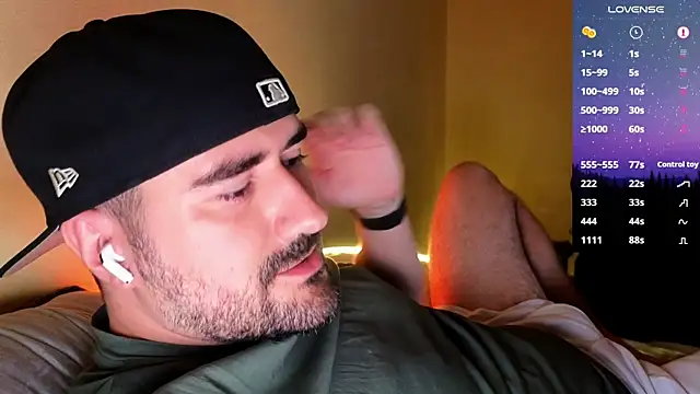 Snapshot of DominantTheo chatting on 11/14/25, 03:27 DominantTheo online show from 11/14/25, 03:27