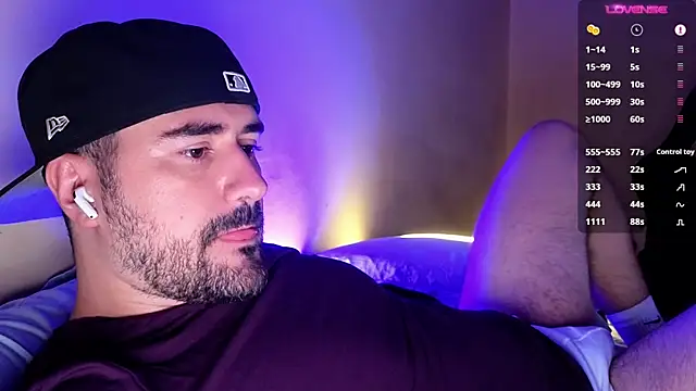 Snapshot of DominantTheo chatting on 11/16/25, 03:56 DominantTheo online show from 11/16/25, 03:56